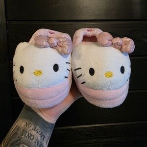 Kids Hello Kitty Slippers (Large 9/10 T)